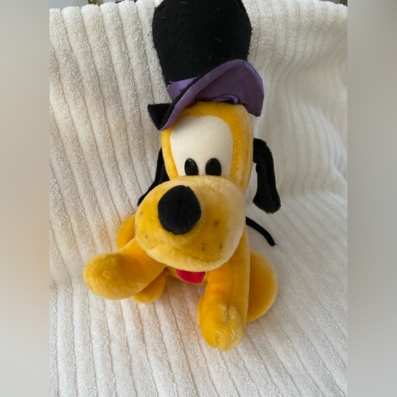 Disney Other - Disney Pluto plushy!